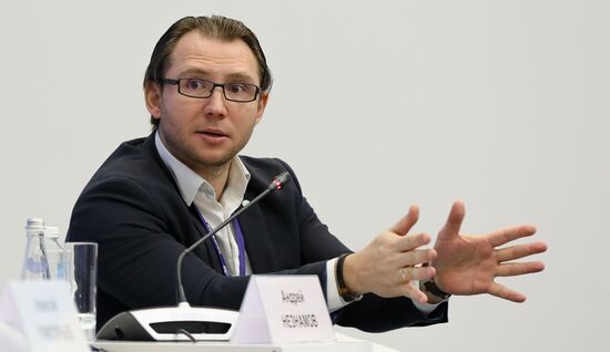 Управляющий директор - начальник центра регулирования AI ПАО "Сбербанк" Андрей Незнамов на сессии "Что происходит с искусственным интеллектом в России и в мире" в рамках Конгресса молодых ученых в Сочи. Фото могут быть использованы при наличии обязательной ссылки на источник. Место: Россия, Краснодарский край, Сочи. Автор: Михаил Куравлев. КМУ-2021. Что происходит с искусственным интеллектом в России и в мире