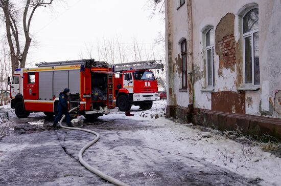 Пожар в историческом здании на территории Замка Вальдау под Калининградом