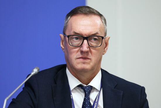 Первый проректор ФГАОУ ВО "Первый Московский государственный медицинский университет имени И. М. Сеченова" Министерства здравоохранения РФ Андрей Свистунов на сессии "ИИ в медицине: клиническое применение или миф?" в рамках Конгресса молодых ученых в Сочи. Фото могут быть использованы при наличии обязательной ссылки на источник. Место: Россия, Краснодарский край, Сочи. Автор: Виталий Тимкив. КМУ-2021. ИИ в медицине: клиническое применение или миф
