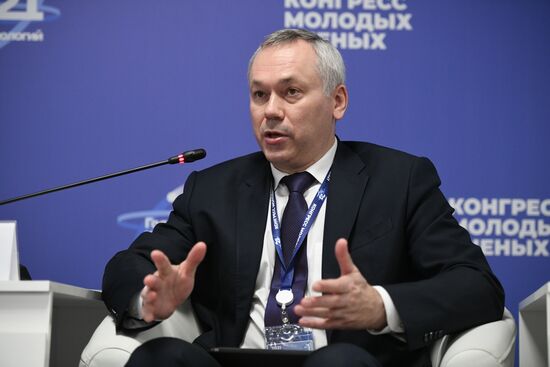 Губернатор Новосибирской области Андрей Травников на сессии "Наука в регионах: как привлечь и сохранить таланты" в рамках Конгресса молодых ученых в Сочи. Фото могут быть использованы при наличии обязательной ссылки на источник. Место: Россия, Краснодарский край, Сочи. Автор: Рамиль Ситдиков. КМУ-2021. Наука в регионах: как привлечь и сохранить таланты