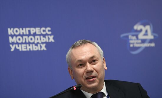 Губернатор Новосибирской области Андрей Травников на сессии "Наука в регионах: как привлечь и сохранить таланты" в рамках Конгресса молодых ученых в Сочи. Фото могут быть использованы при наличии обязательной ссылки на источник. Место: Россия, Краснодарский край, Сочи. Автор: Рамиль Ситдиков. КМУ-2021. Наука в регионах: как привлечь и сохранить таланты