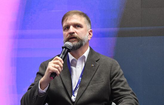 Заместитель директора по научной работе Института высшей нервной деятельности и нейрофизиологии РАН Игорь Бондарь на дискуссионной площадке "Подготовка лидеров для развития государства и общества" на выставке "Вузпромэкспо" в рамках Конгресса молодых ученых в Сочи. Фото могут быть использованы при наличии обязательной ссылки на источник. Место: Россия, Сочи. Автор: Максим Богодвид. КМУ-2021. Выставка "Вузпромэкспо"