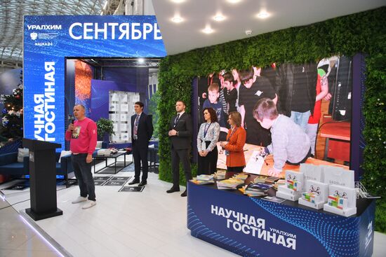 КМУ-2021. Церемония передачи БПЛА в рамках проекта "Крылья добра" и акция подписания книг "Подари книгу добра"