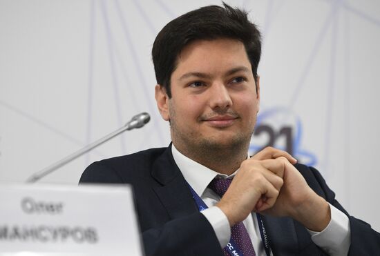 Генеральный директор АО "Успешные ракеты" Олег Мансуров на сессии: "Новые медиа кричат о науке: как заинтересовать аудиторию научными открытиями" в рамках Конгресса молодых ученых в Сочи. Фото могут быть использованы при наличии обязательной ссылки на источник. Место: Россия, Краснодарский край, Сочи. Автор: Алексей Майшев. КМУ-2021. Новые медиа кричат о науке: как заинтересовать аудиторию научными открытиями