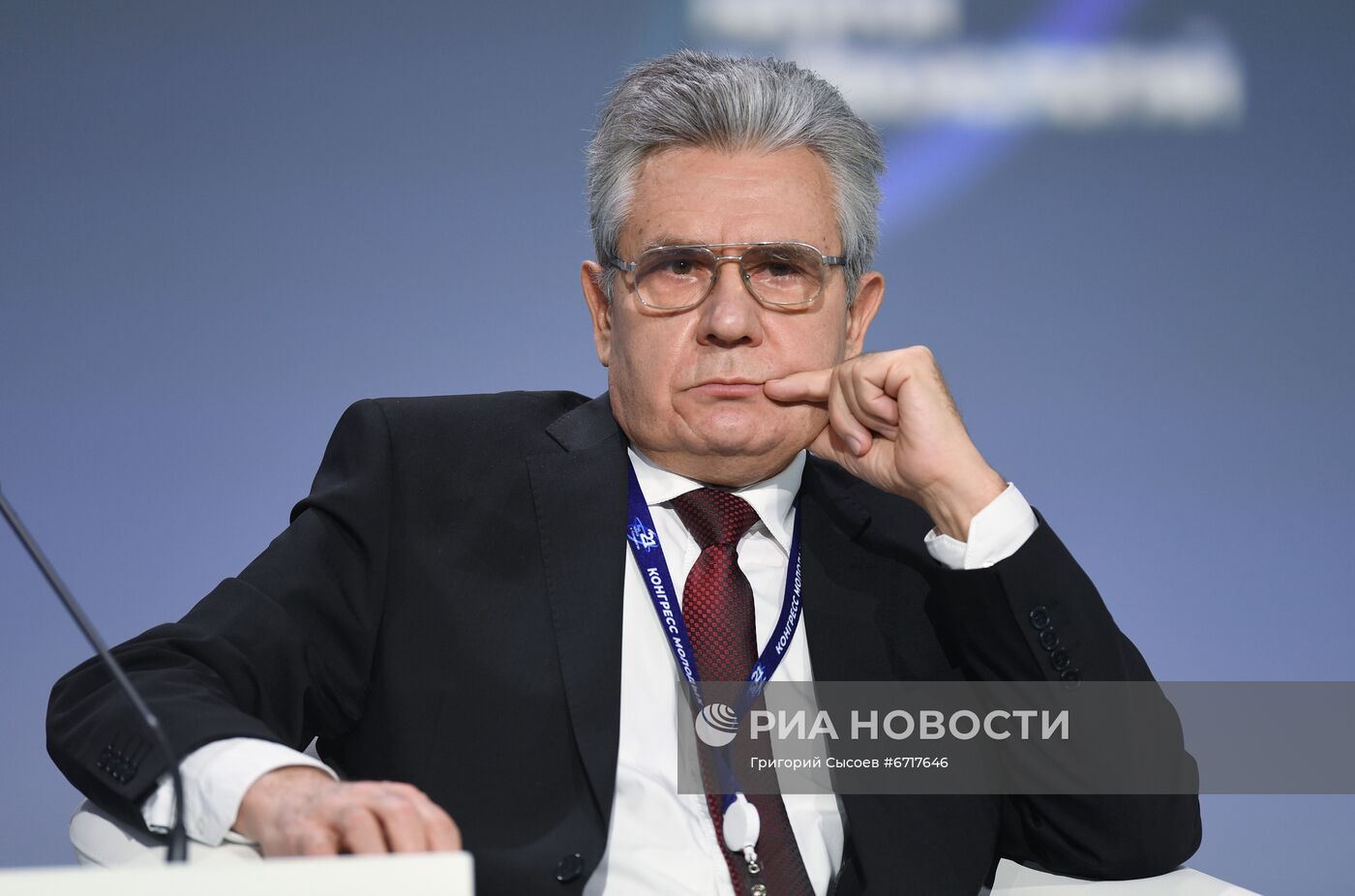 Пленарное заседание Конгресса молодых ученых