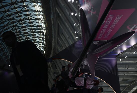 На Конгрессе молодых ученых в Сочи. Фото могут быть использованы при наличии обязательной ссылки на источник. Место: Россия, Краснодарский край, Сочи. Автор: Владимир Астапкович. Конгресс молодых ученых и закрытие Года науки и технологий