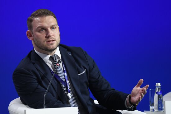 Пленарное заседание Конгресса молодых ученых