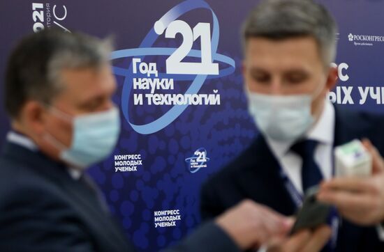 Участники Конгресса молодых ученых в Сочи. Фото могут быть использованы при наличии обязательной ссылки на источник. Место: Россия, Краснодарский край, Сочи. Автор: Михаил Куравлев. Конгресс молодых ученых и закрытие Года науки и технологий