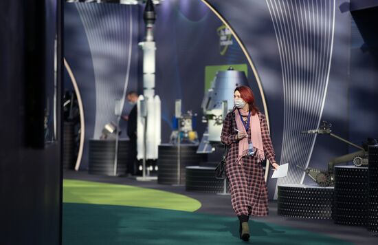 Участница Конгресса молодых ученых в Сочи. Фото могут быть использованы при наличии обязательной ссылки на источник. Место: Россия, Краснодарский край, Сочи. Автор: Виталий Тимкив. Конгресс молодых ученых и закрытие Года науки и технологий