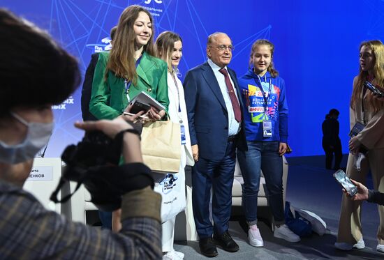 Пленарное заседание Конгресса молодых ученых
