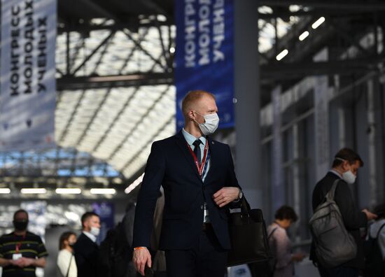 Участники Конгресса молодых ученых в Сочи. Фото могут быть использованы при наличии обязательной ссылки на источник. Место: Россия, Краснодарский край, Сочи. Автор: Павел Бедняков. Конгресс молодых ученых и закрытие Года науки и технологий