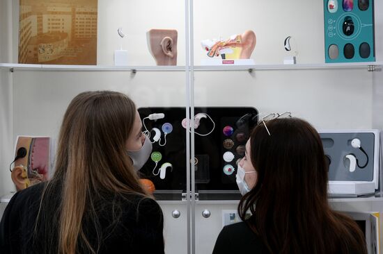 Участницы Конгресса молодых ученых в Сочи. Фото могут быть использованы при наличии обязательной ссылки на источник. Место: Россия, Краснодарский край, Сочи. Автор: Владимир Астапкович. Конгресс молодых ученых и закрытие Года науки и технологий