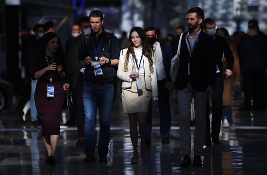 Участники Конгресса молодых ученых в Сочи. Фото могут быть использованы при наличии обязательной ссылки на источник. Место: Россия, Краснодарский край, Сочи. Автор: Константин Михальчевский. Конгресс молодых ученых и закрытие Года науки и технологий