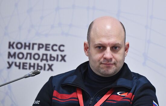 Директор административного департамента ГК "Роскосмос" Дмитрий Шишкин на сессии "Национальная технологическая олимпиада - новое поколение научно-технологических лидеров" в рамках Конгресса молодых ученых в Сочи. Фото могут быть использованы при наличии обязательной ссылки на источник. Место: Россия, Краснодарский край, Сочи. Автор: Евгений Биятов. КМУ-2021. Национальная технологическая олимпиада - новое поколение научно-технологических лидеров