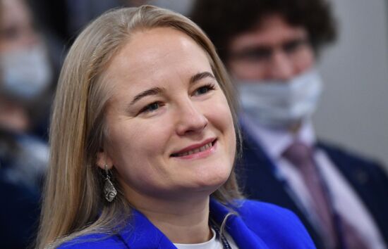 Проректор по развитию Вятского государственного университета, победитель специализации "Наука" конкурса управленцев "Лидеры России" 2020 Екатерина Митягина на сессии "Карьера в науке и образовании: потенциал кадровых конкурсов" в рамках Конгресса молодых ученых в Сочи. Фото могут быть использованы при наличии обязательной ссылки на источник. Место: Россия, Краснодарский край, Сочи. Автор: Евгений Биятов. КМУ-2021. Карьера в науке и образовании: потенциал кадровых конкурсов