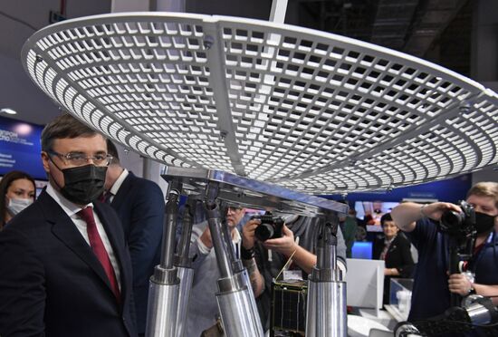 Министр науки и высшего образования РФ Валерий Фальков на Конгрессе молодых ученых в Сочи. Фото могут быть использованы при наличии обязательной ссылки на источник. Место: Россия, Краснодарский край, Сочи. Автор: Александр Кряжев. Конгресс молодых ученых и закрытие Года науки и технологий