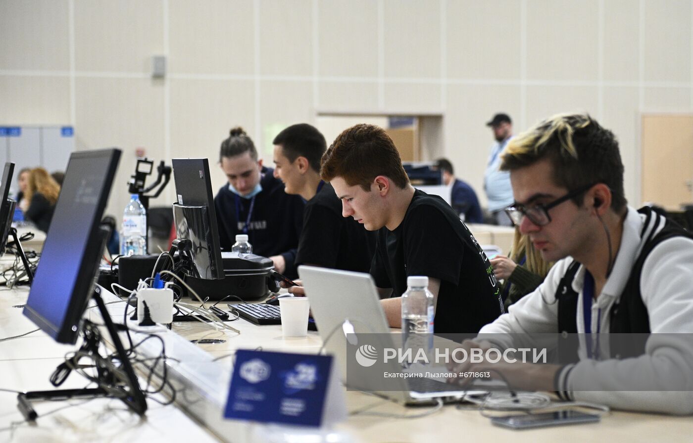 Работа журналистов на Конгрессе молодых ученых