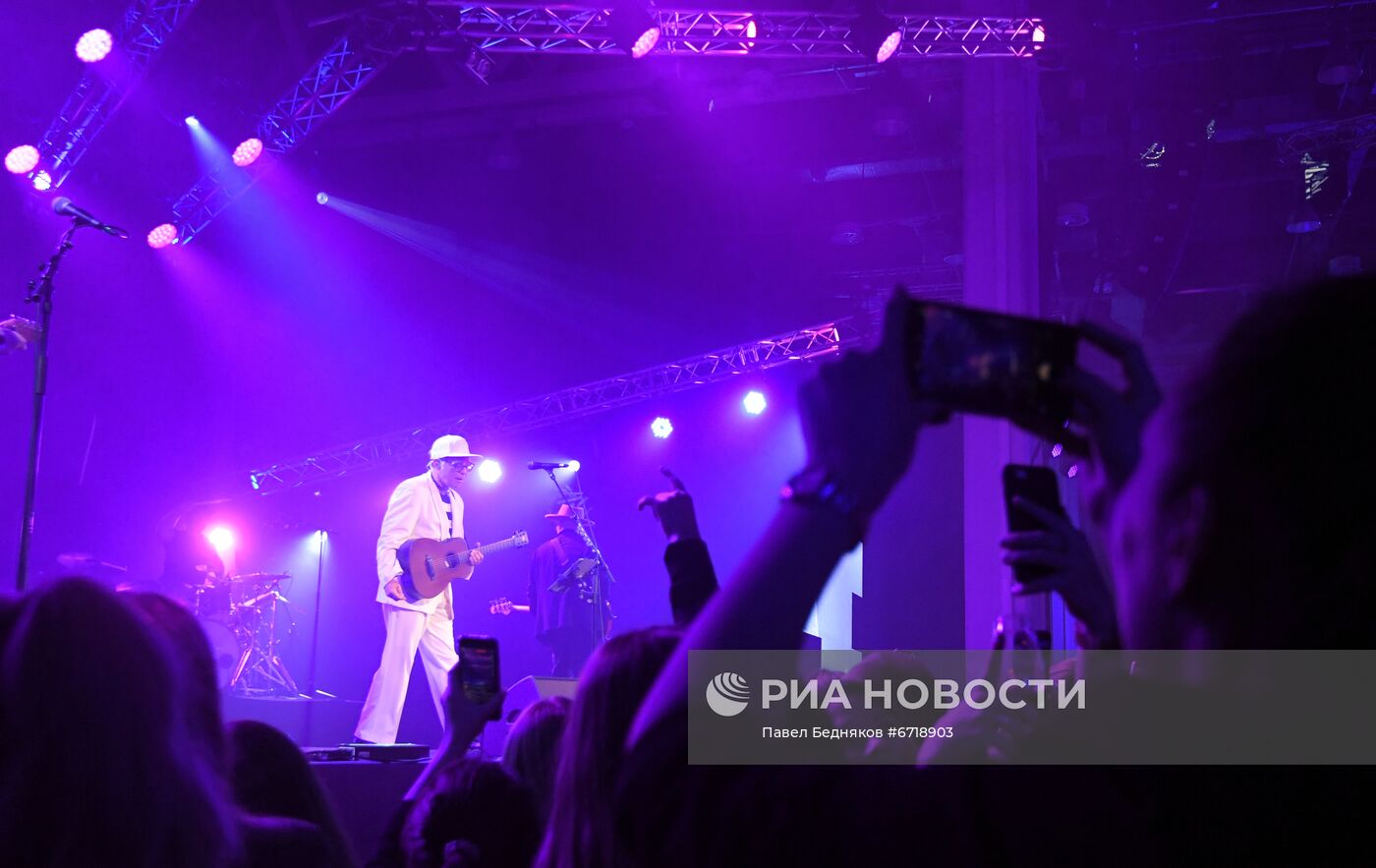 Торжественный прием для участников конгресса и концерт группы "Мумий Тролль"