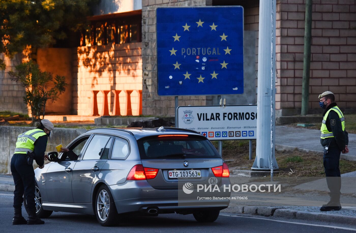 Проверка ковид-паспортов на въезде в Португалию