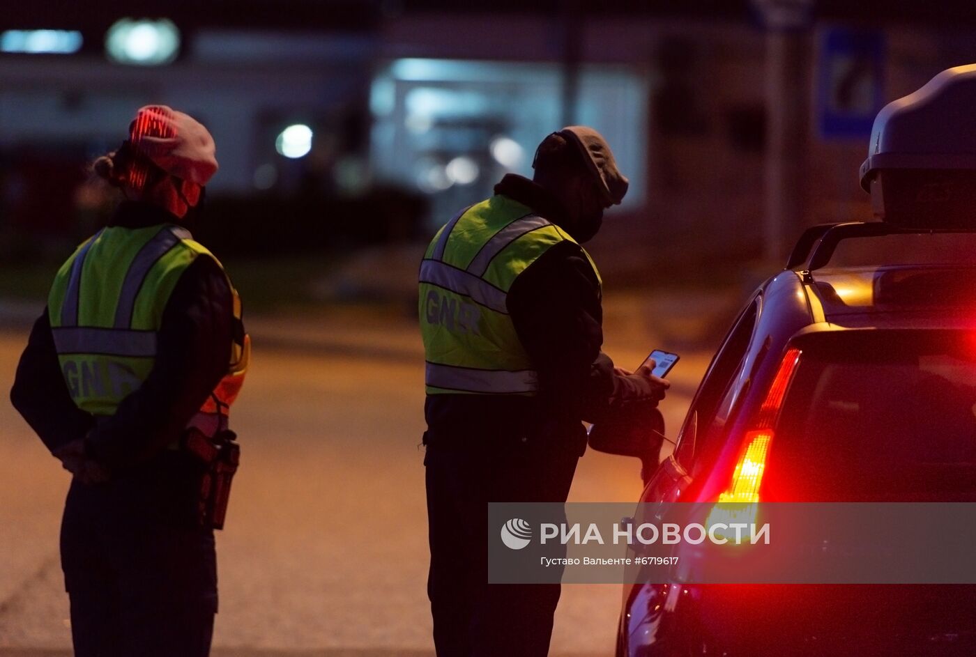 Проверка ковид-паспортов на въезде в Португалию