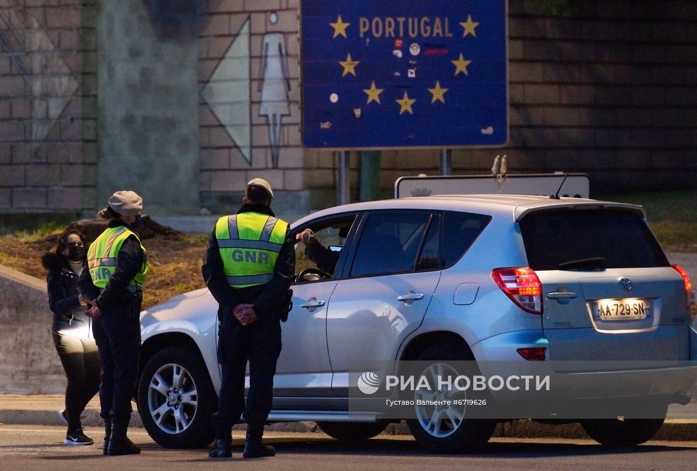 Проверка ковид-паспортов на въезде в Португалию