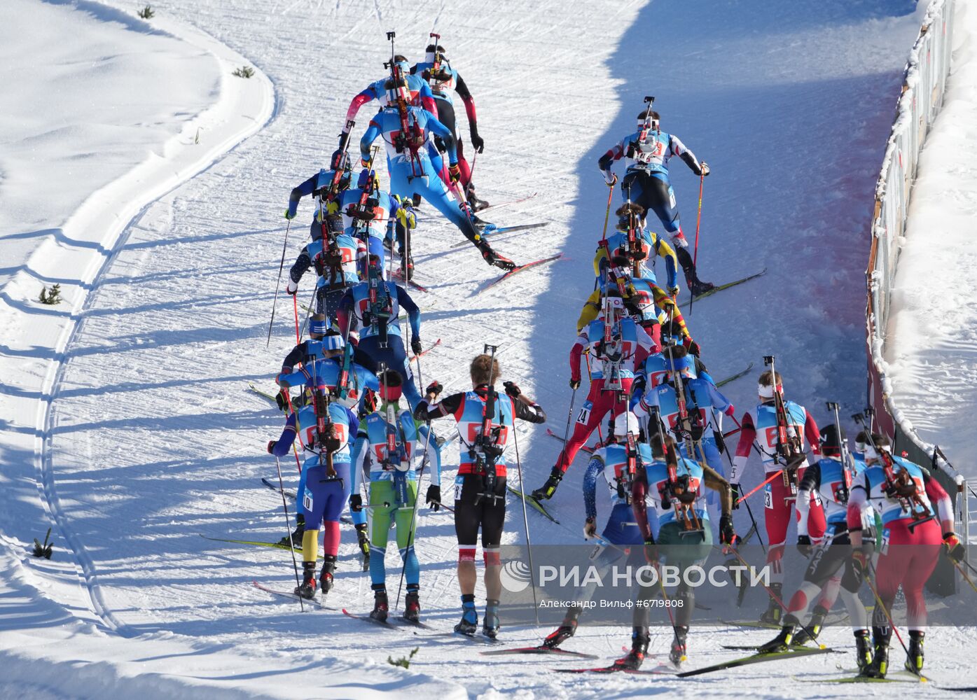 Биатлон. III этап Кубка мира. Мужчины. Эстафета