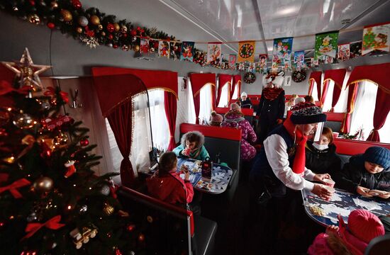 Сказочный поезд Деда Мороза в Екатеринбурге