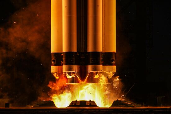 Пуск РН "Протон-М" с разгонным блоком "Бриз-М" и космическими аппаратами "Экспресс-АМУ3" и "Экспресс-АМУ7"