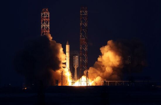 Пуск РН "Протон-М" с разгонным блоком "Бриз-М" и космическими аппаратами "Экспресс-АМУ3" и "Экспресс-АМУ7"