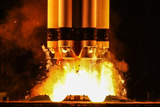 Пуск РН "Протон-М" с разгонным блоком "Бриз-М" и космическими аппаратами "Экспресс-АМУ3" и "Экспресс-АМУ7"