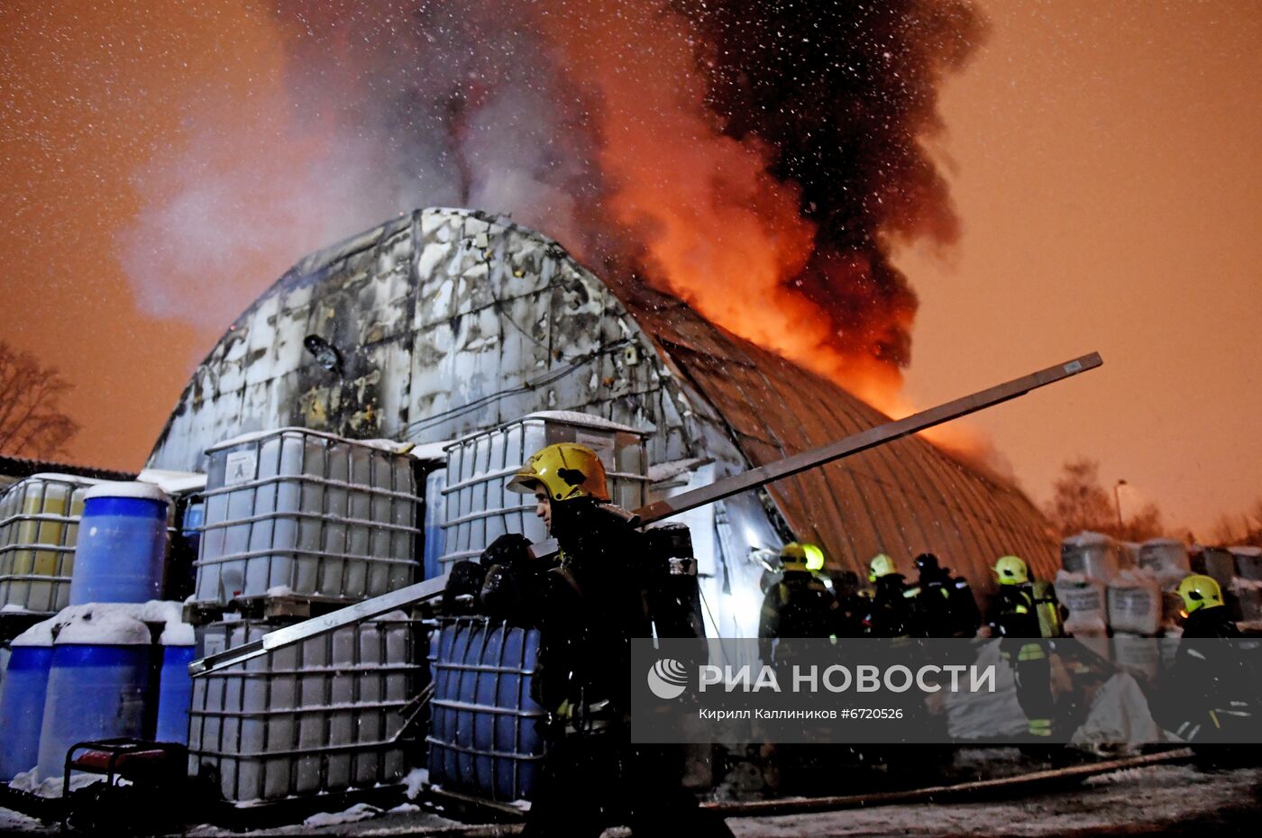 Пожар на территории Парка Горького в Москве