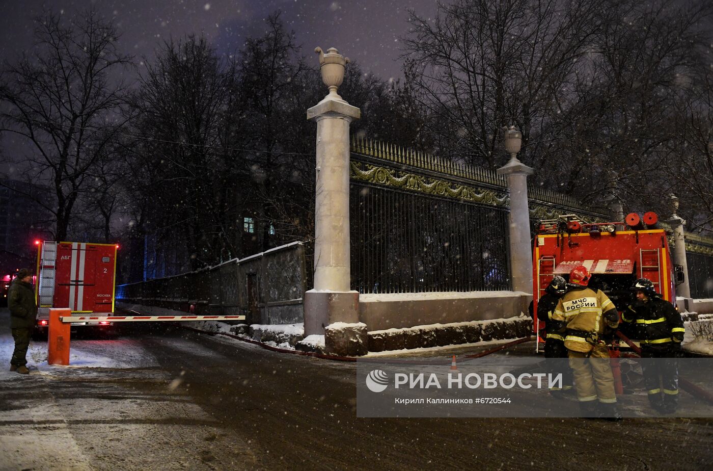 Пожар на территории Парка Горького в Москве