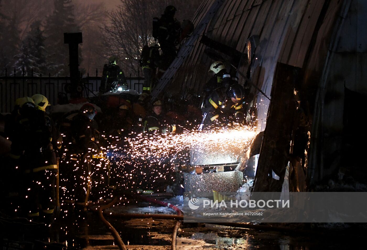 Пожар на территории Парка Горького в Москве