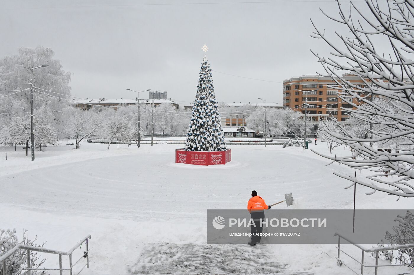 Снег в Москве