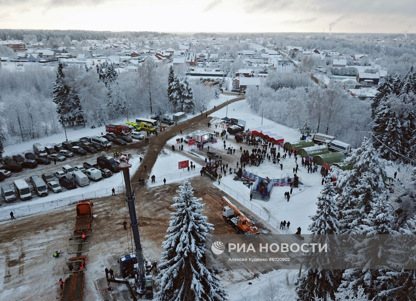 Рубка главной новогодней елки страны в Подмосковье