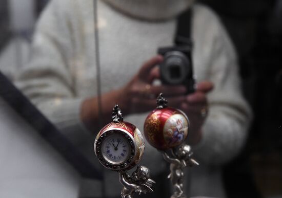 Выставка "Драгоценные часы и табакерки"