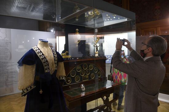 Выставка "Драгоценные часы и табакерки"