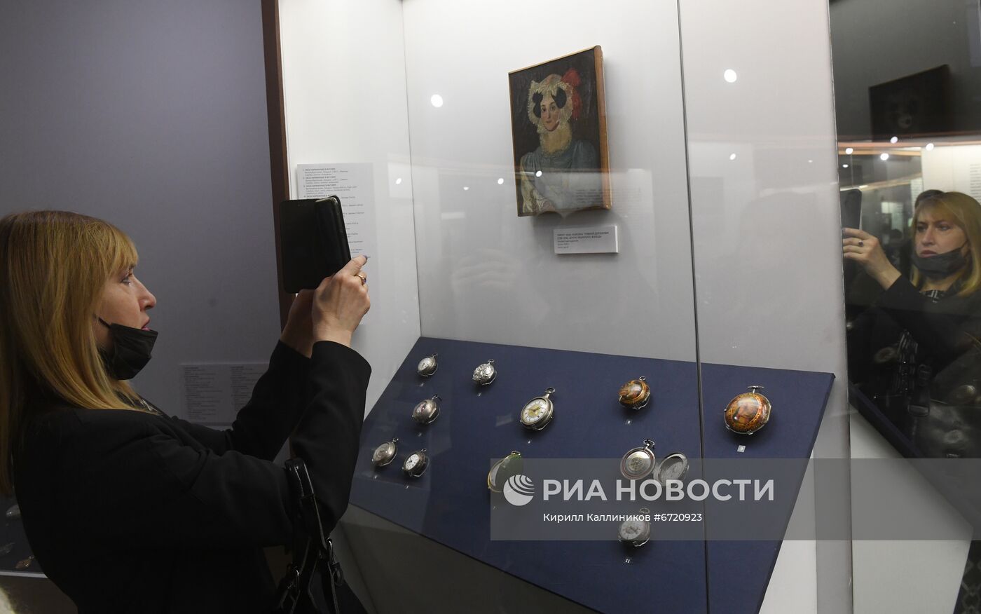 Выставка "Драгоценные часы и табакерки"
