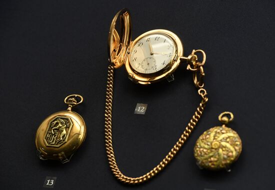 Выставка "Драгоценные часы и табакерки"