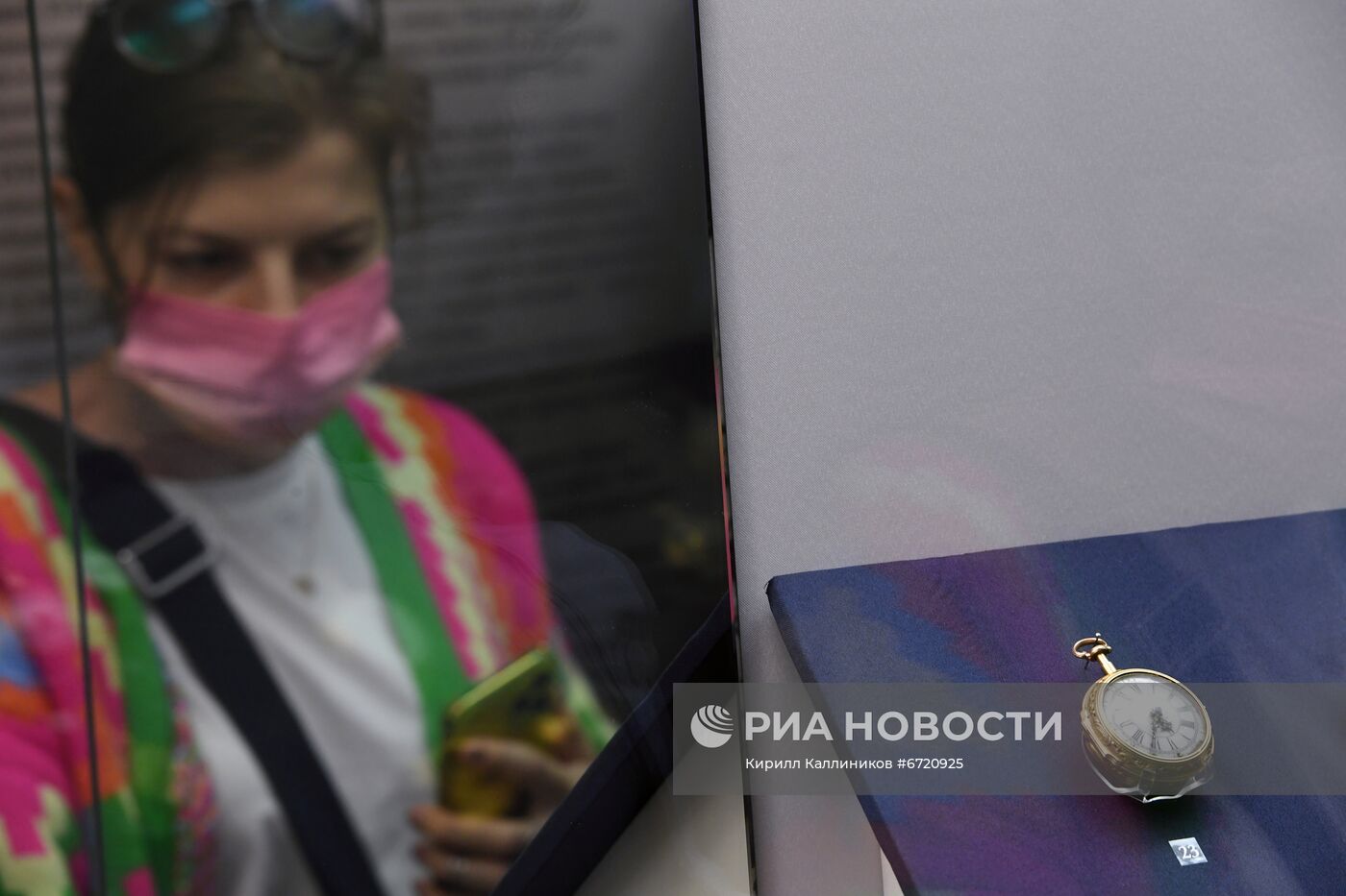 Выставка "Драгоценные часы и табакерки"