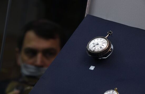 Выставка "Драгоценные часы и табакерки"