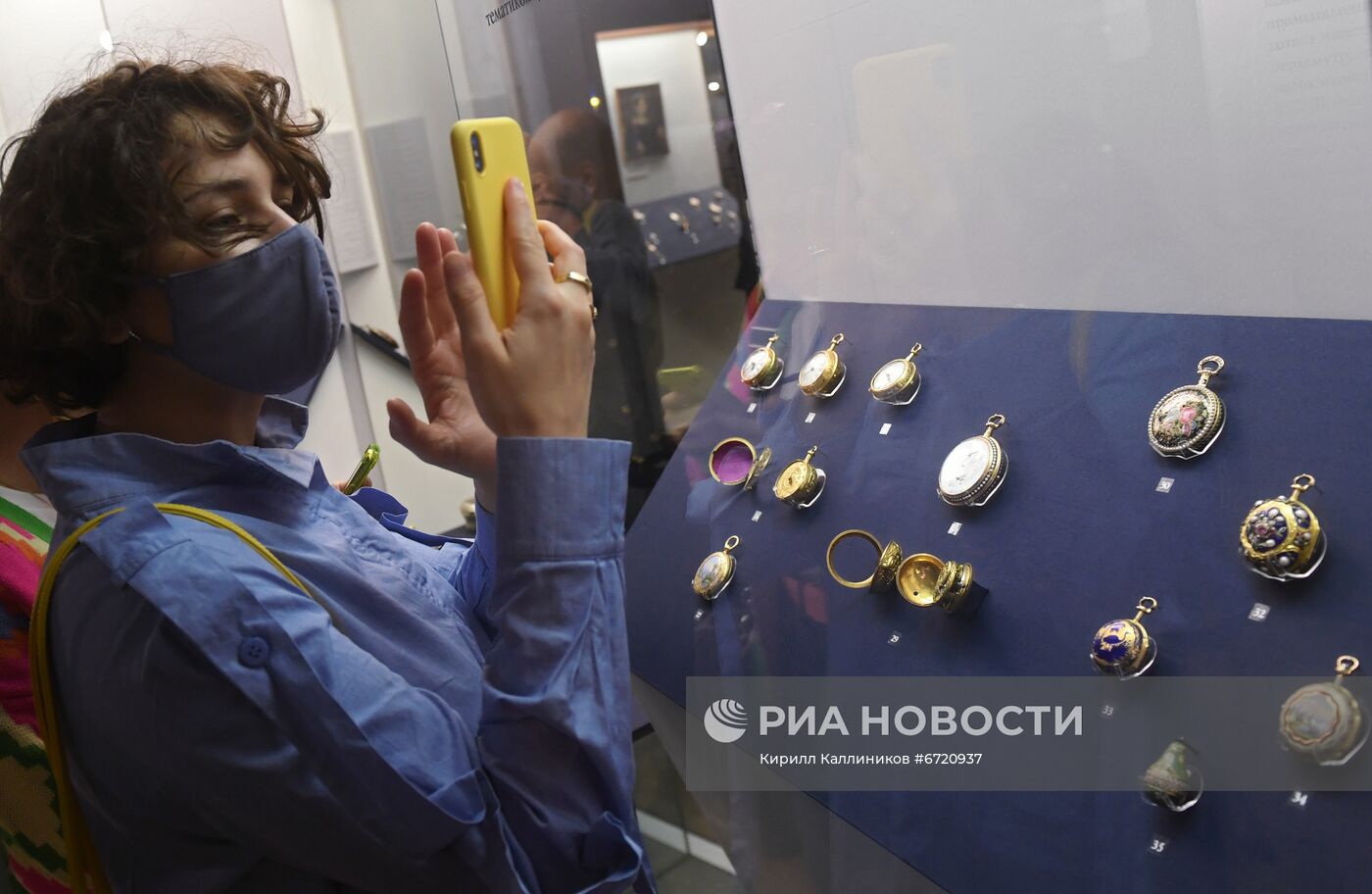 Выставка "Драгоценные часы и табакерки"