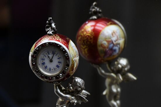 Выставка "Драгоценные часы и табакерки"