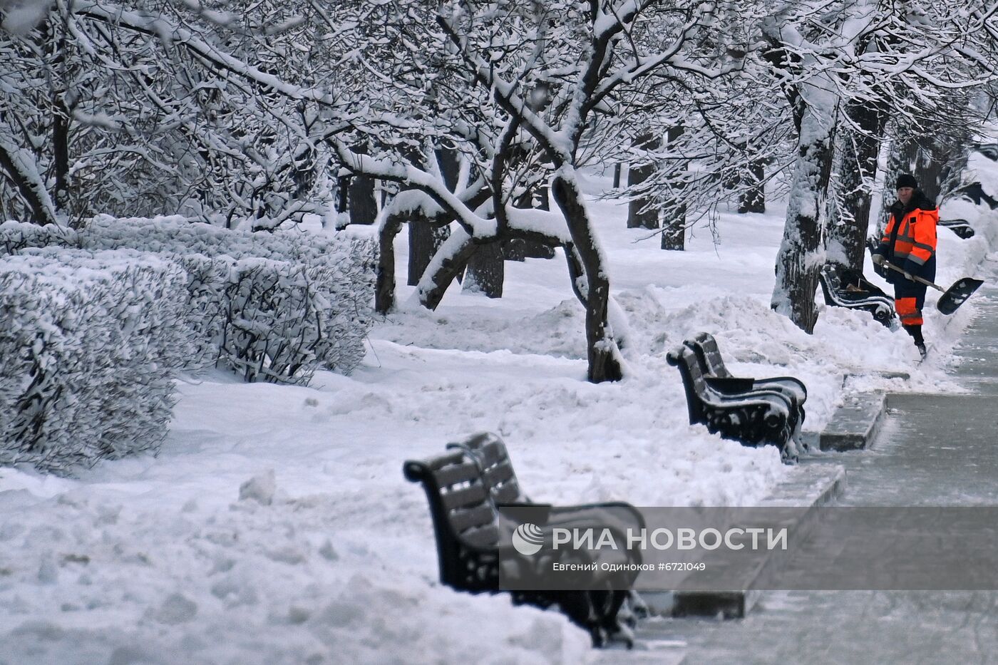 Снег в Москве