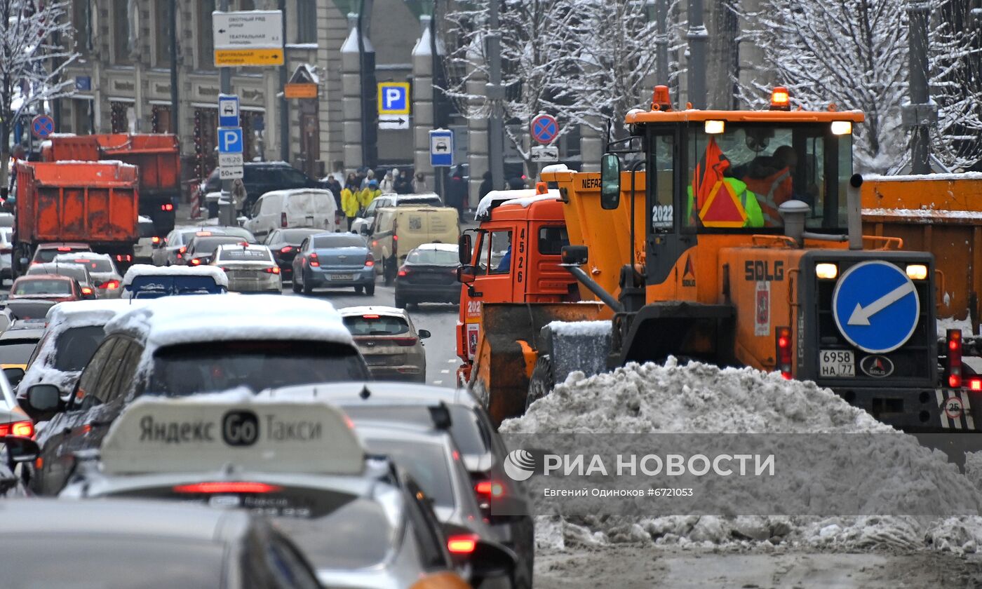 Снег в Москве