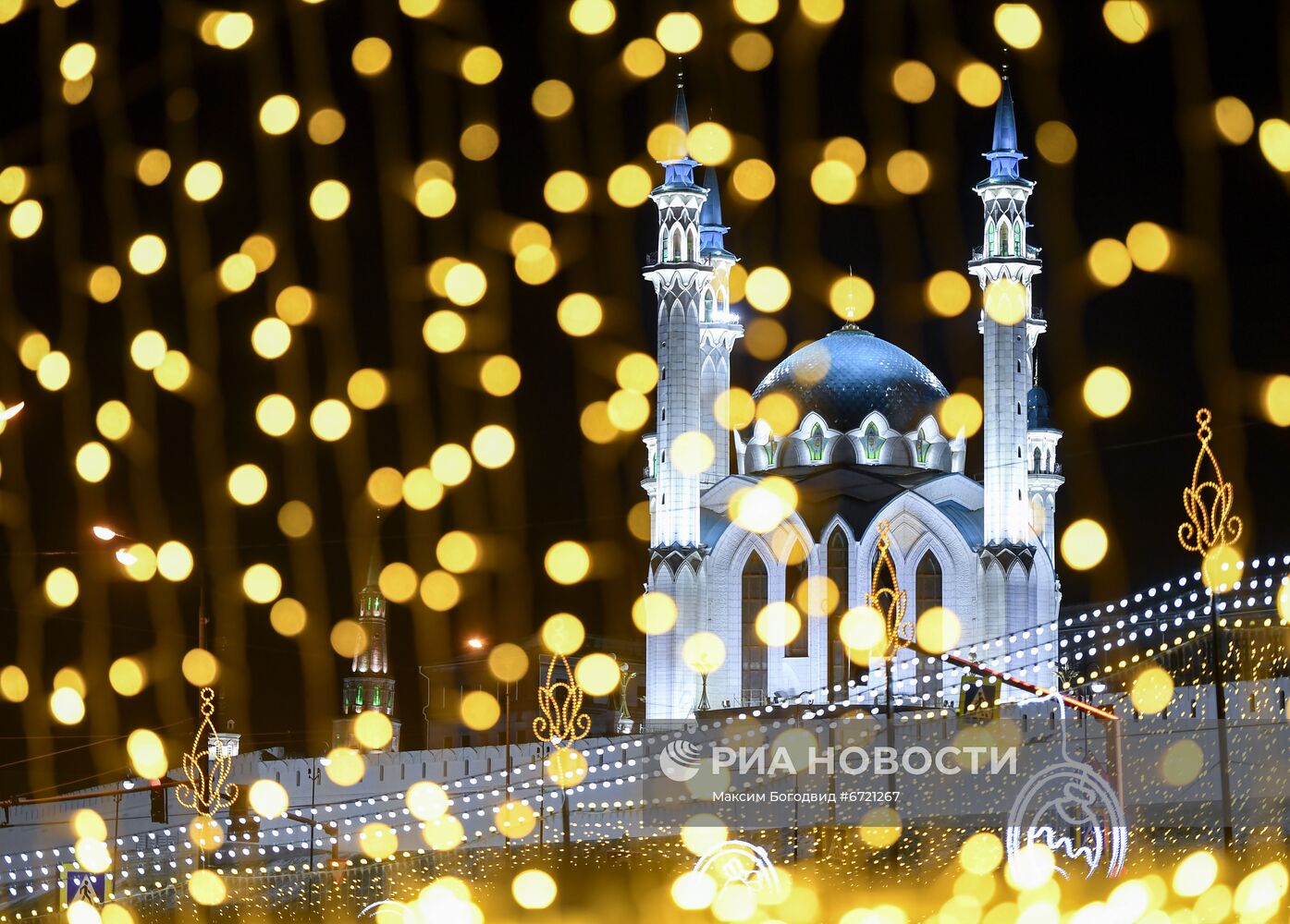 Украшение российских городов к Новому году