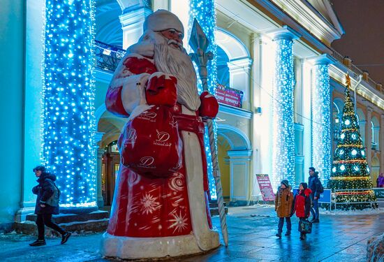 Украшение российских городов к Новому году