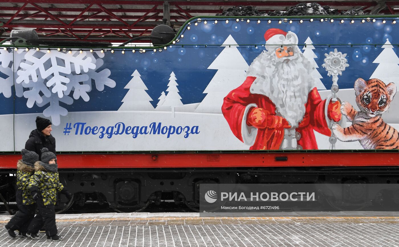 Сказочный поезд Деда Мороза в Казани