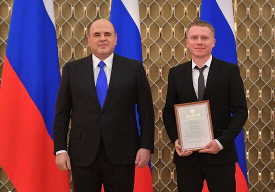 Премьер-министр РФ М. Мишустин наградил лауреатов премий правительства за 2021 год в области науки и техники