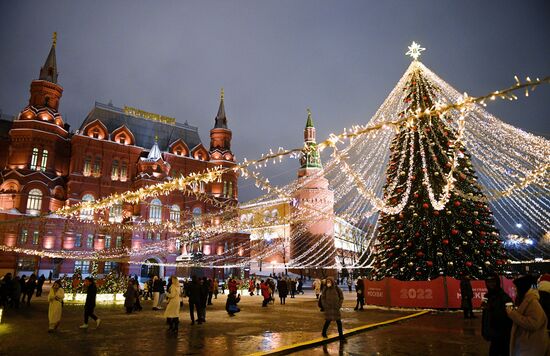 Праздничное украшение Москвы к Новому году 
